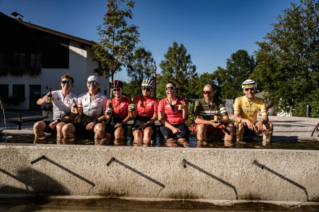 Radfahrer vor Bergkulisse beim Deutschland RUSH 2025, herausforderndes Sport-Event über 1000 km